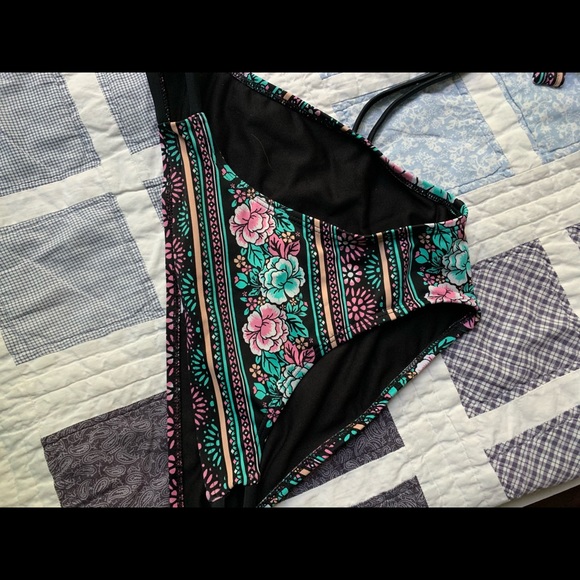 NEVER WORN bikini - Picture 6 of 7